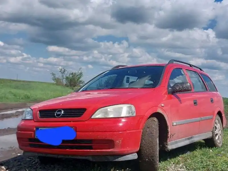 Opel Astra (2004) spotted in Victoria, Romania