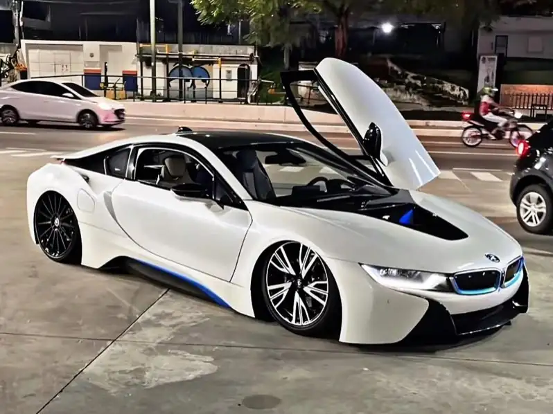 BMW i8 (2015) spotted in Bandung, Indonesia