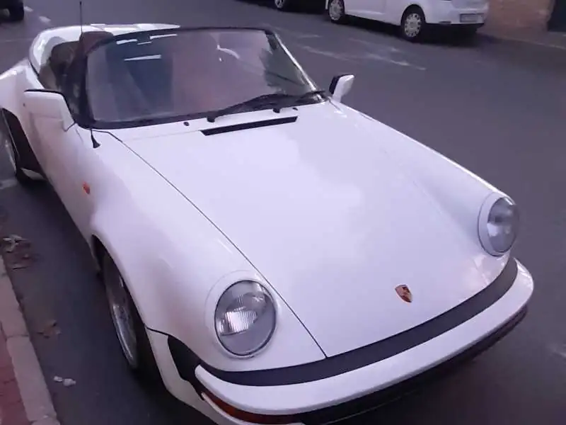 Porsche 911 Carrera 3.2 spotted in Torrevieja