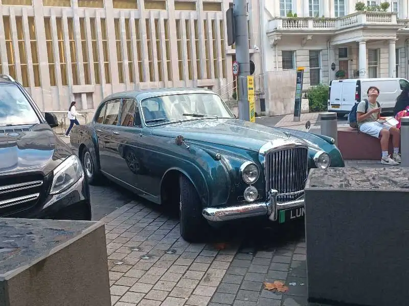 Bentley S1 spotted in London