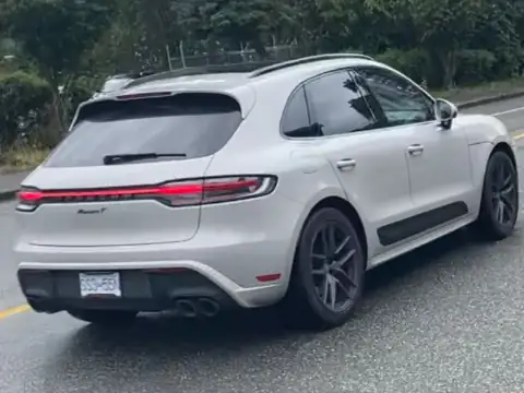 Porsche Macan T (2023) spotted in Burnaby, Canada