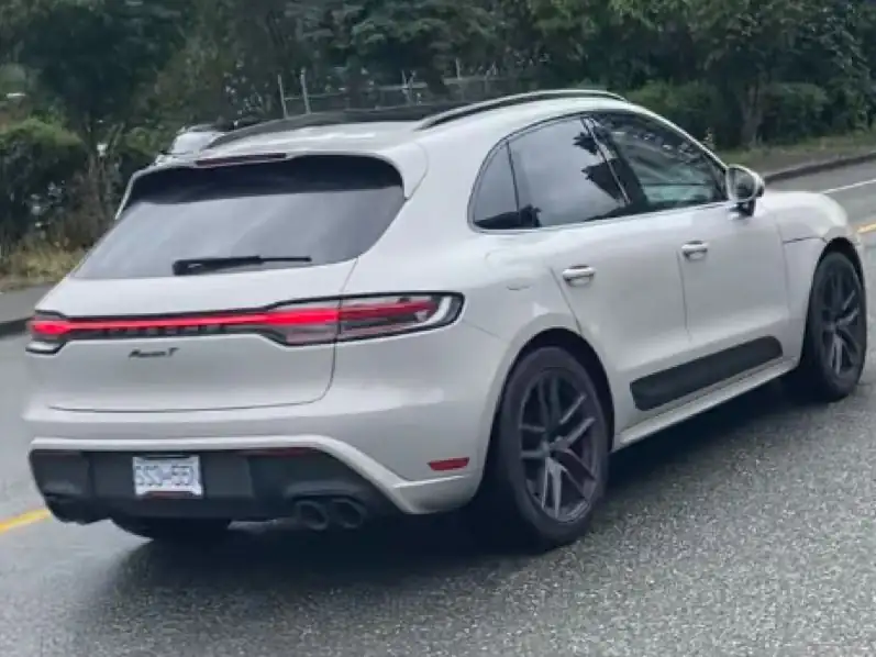 Porsche Macan T (2023) spotted in Burnaby, Canada
