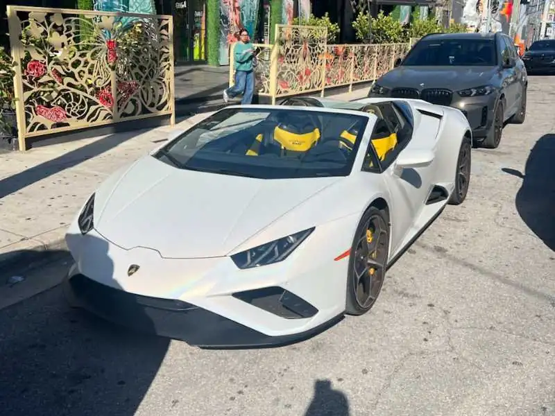 Lamborghini Huracán EVO Spyder (2021) spotted in Miami, United States