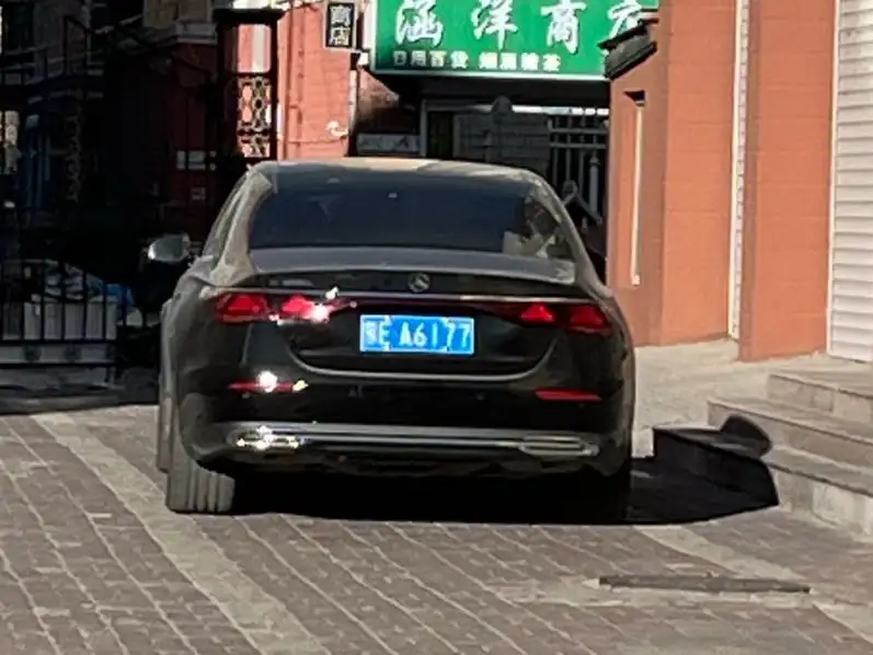 Mercedes-Benz EQS spotted in Manzhouli