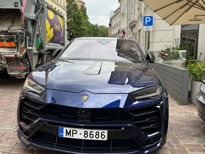 Lamborghini Urus (2023) spotted in Riga, Latvia