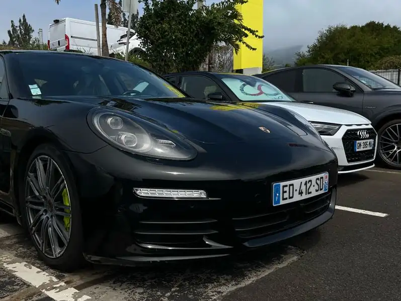 Porsche Panamera spotted in Le Tampon
