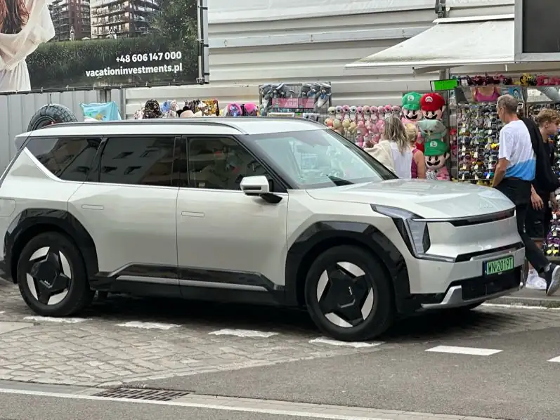 Kia EV9 (2023) spotted in Kołobrzeg, Poland