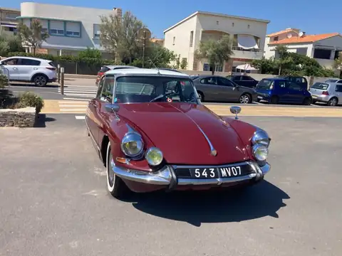 Citroën DS (1960) spotted in Narbonne, France