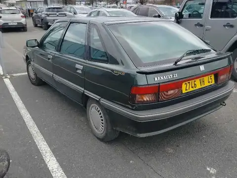 Renault 21 (1990) spotted in Orléans, France