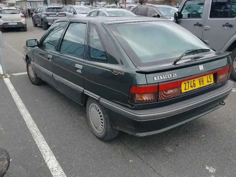 Renault 21 (1990) spotted in Orléans, France