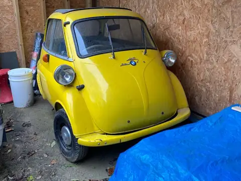 BMW Isetta (1955) spotted in Cheltenham, United Kingdom