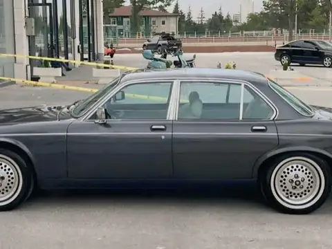 Jaguar XJ6 spotted in Ankara