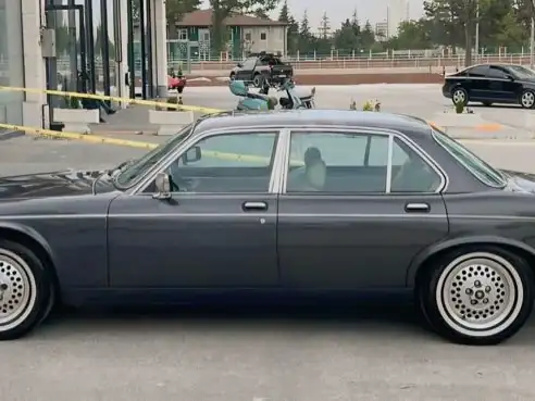 Jaguar XJ6 (1989) spotted in Ankara, Turkey