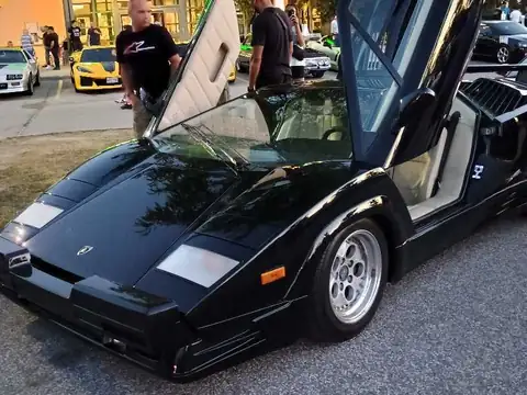 Lamborghini Countach spotted in Toronto