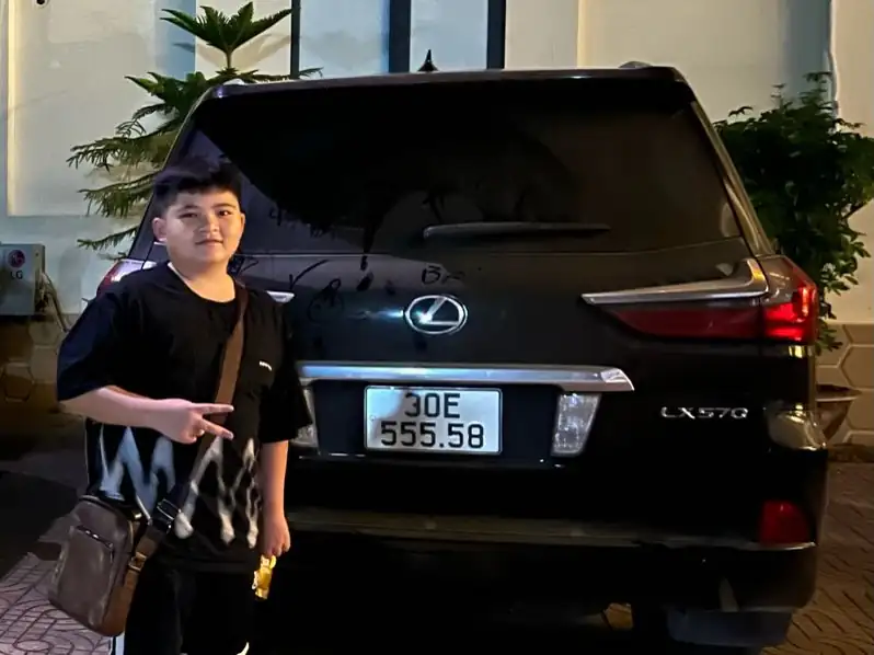 Lexus LX 570 spotted in Chí Linh