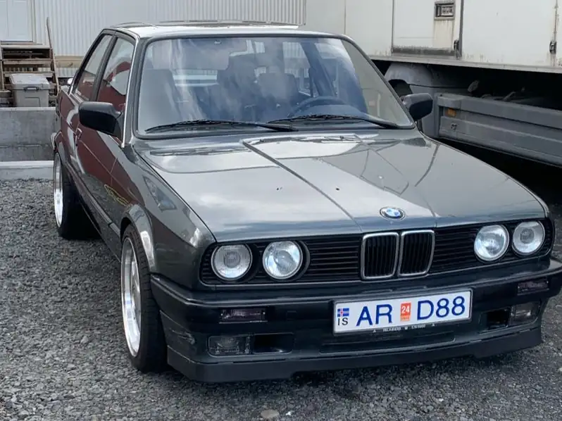 BMW 3 Series (1988) spotted in Reykjavík, Iceland