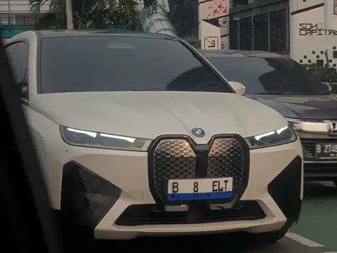 BMW iX (2022) spotted in Jakarta, Indonesia