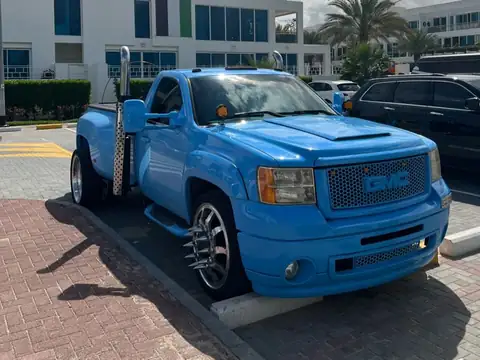 GMC Sierra (2008) spotted in Dubai, United Arab Emirates