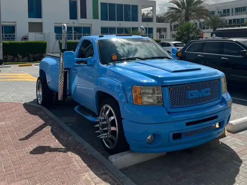 GMC Sierra (2008) spotted in Dubai, United Arab Emirates
