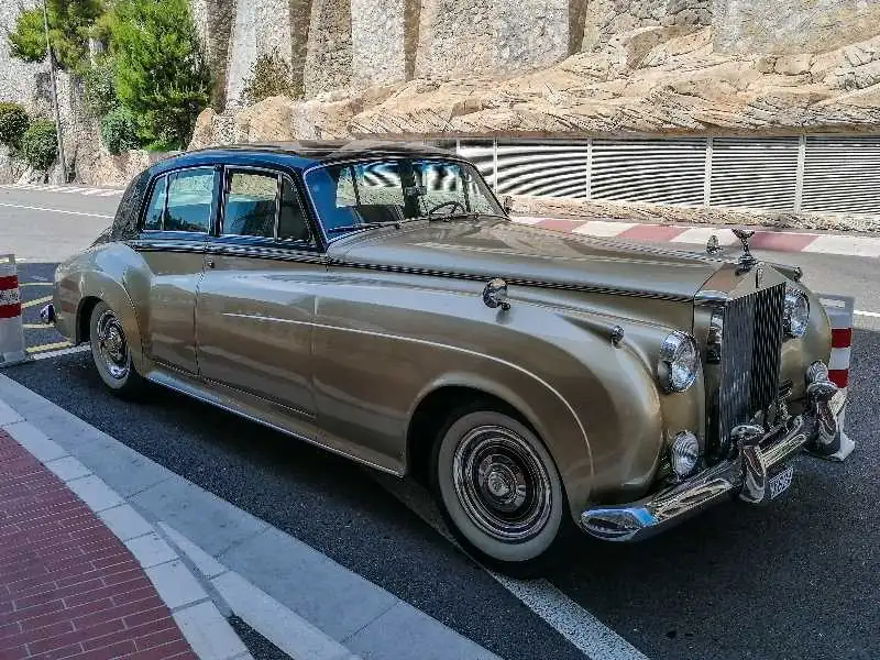Rolls-Royce Silver Cloud spotted in Monaco