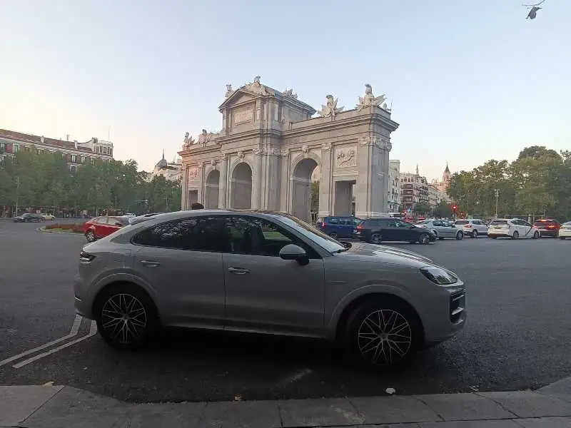 Porsche Cayenne Coupe (2021) spotted in Madrid, Spain