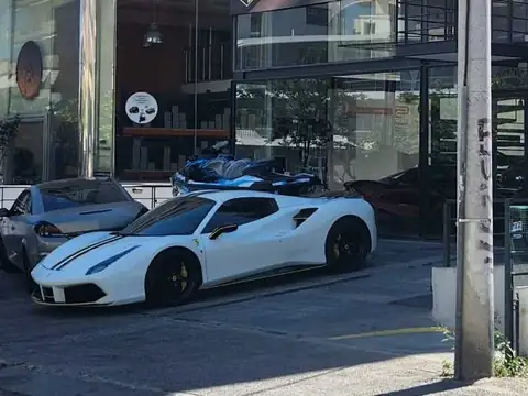 Ferrari 488 GTB (2016) spotted in Ermoúpolis, Greece