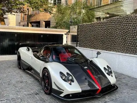 Pagani Huayra spotted in ‘Uqlat aş Şuqūr