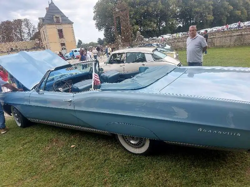 Pontiac Bonnevile (1960) spotted in Évry, France