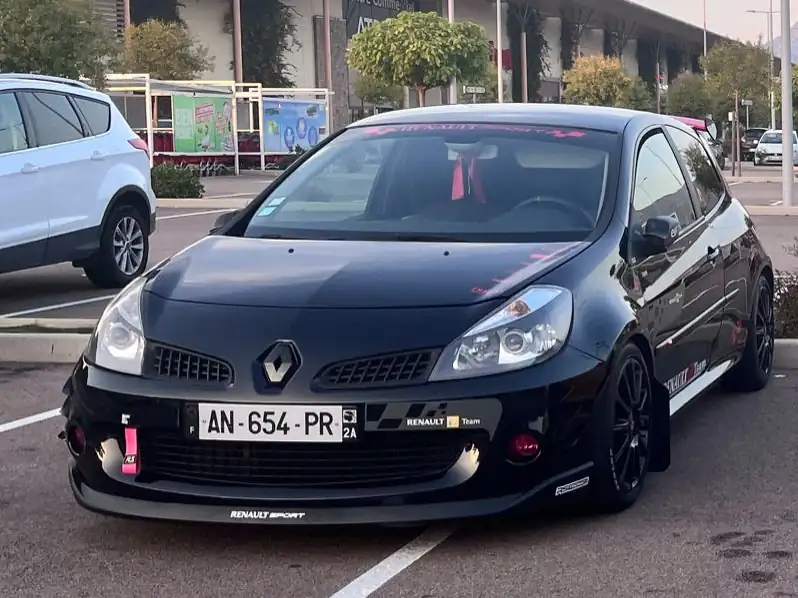 Renault Clio III RS (2009) spotted in Ajaccio, France