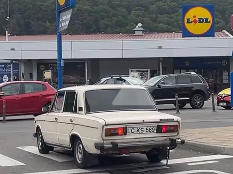 Lada 2106 (1980) spotted in Piatra Neamţ, Romania