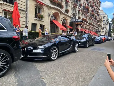 Bugatti Chiron spotted in Paris