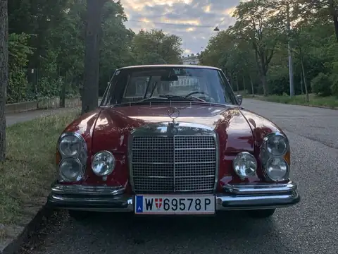 Mercedes-Benz W112 (1965) spotted in Vienna, Austria