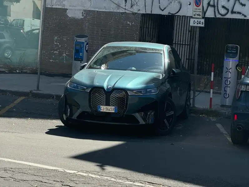 BMW iX (2022) spotted in Catania, Italy