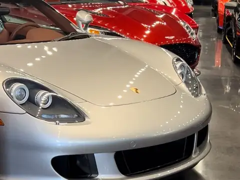 Porsche Carrera GT (2004) spotted in Miami, United States