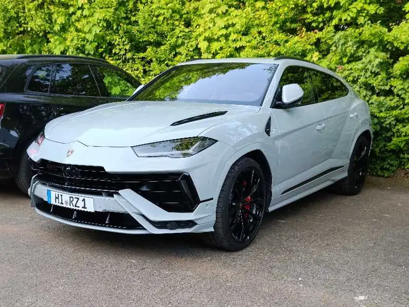 Lamborghini Urus (2023) spotted in Hildesheim, Germany