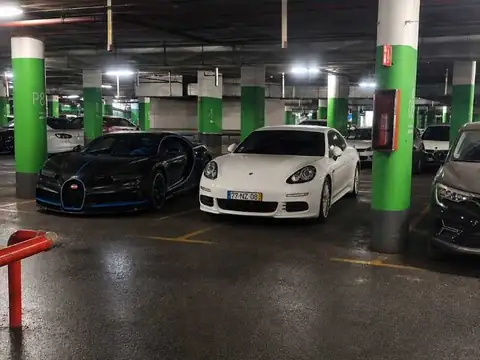 Bugatti Chiron (2023) spotted in Valencia, Spain