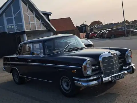 Mercedes-Benz 230 (1965) spotted in Frederikshavn, Denmark