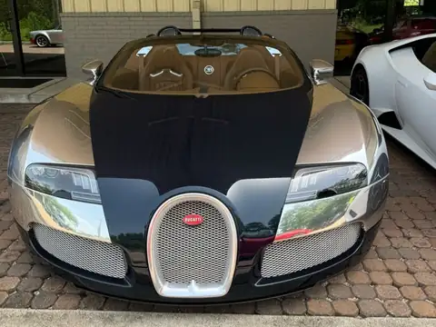 Bugatti Veyron spotted in The Woodlands