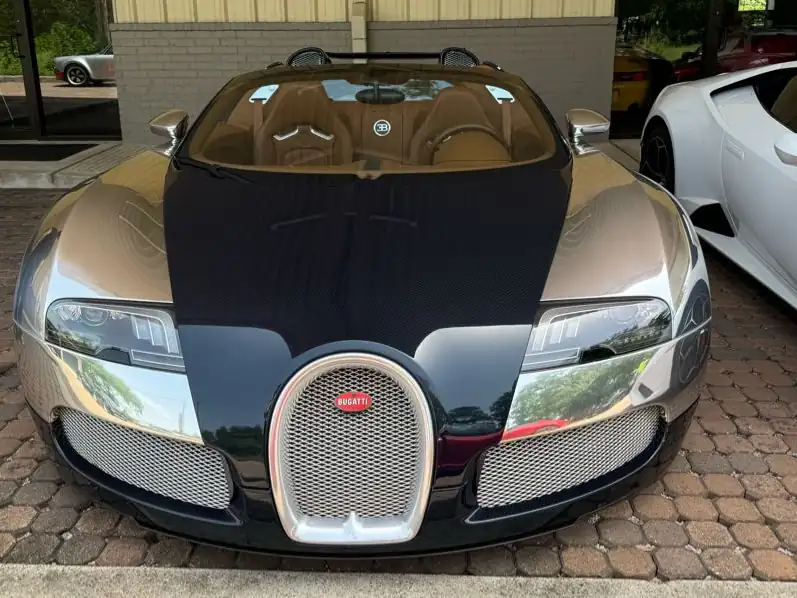 Bugatti Veyron spotted in The Woodlands