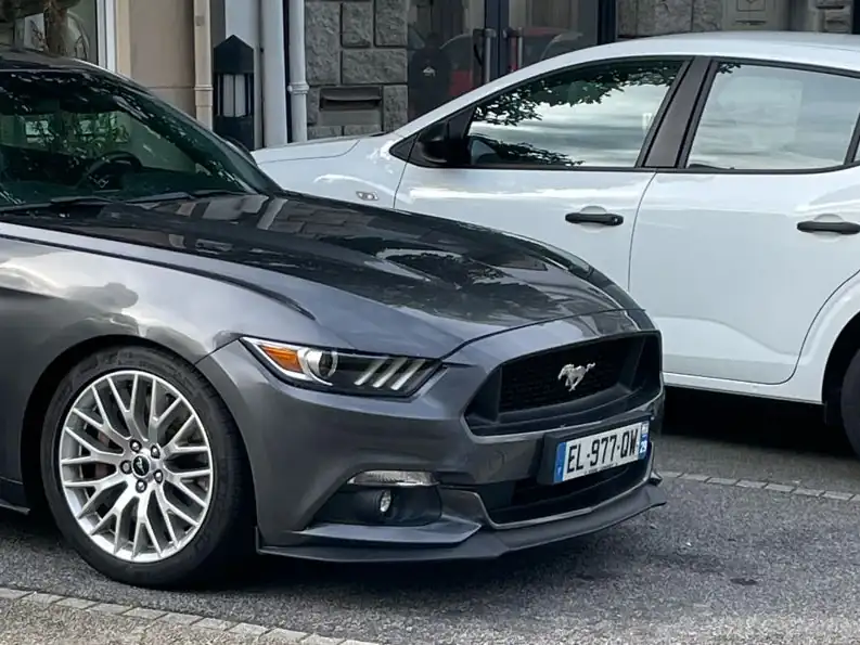 Ford Mustang spotted in Épineuil