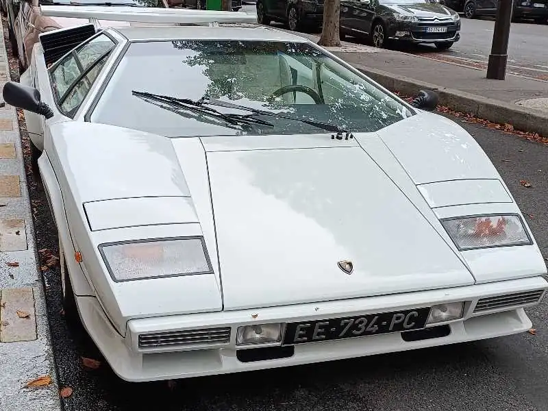 Lamborghini Countach (1985) spotted in Paris, France