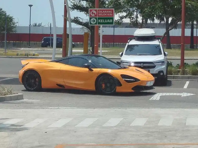 McLaren 720S (2019) spotted in Jakarta, Indonesia