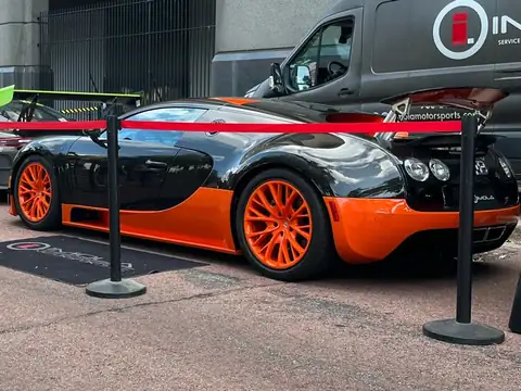 Bugatti Veyron spotted in Minneapolis