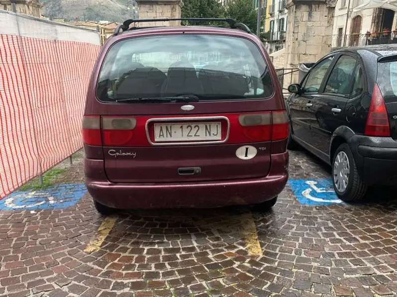 Ford Galaxy (1995) spotted in Sulmona, Italy