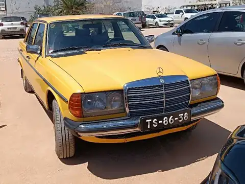 Mercedes-Benz W123 spotted in Lagos, Portugal