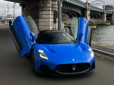 Maserati MC20 (2021) spotted in Paris, France