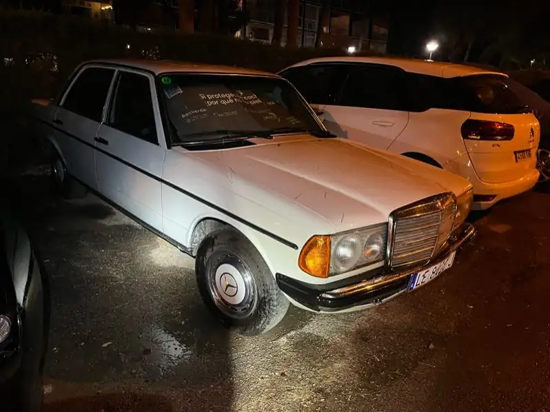 Mercedes-Benz W123 (1983) spotted in Castelló de la Plana, Spain