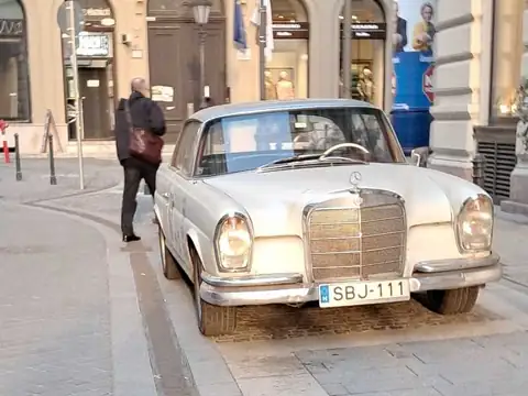 Mercedes-Benz 230 (1965) spotted in Midreshet Ben-Gurion, Israel