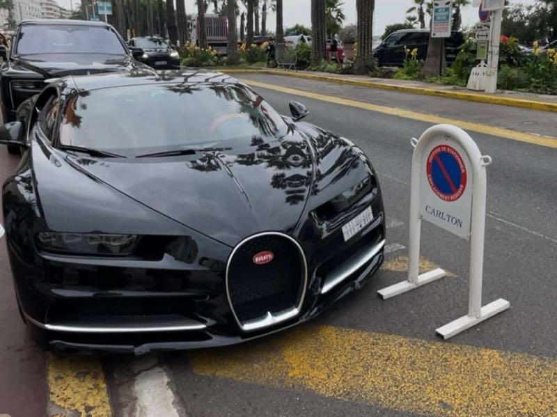 Bugatti Chiron spotted in Cannes