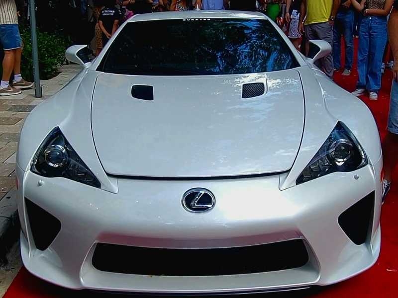 Lexus LFA spotted in Miami